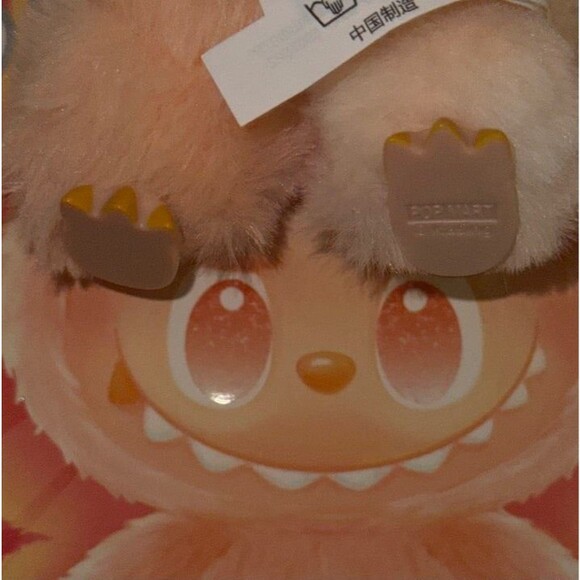 POP MART: HAPPINESS LABUBU from THE MONSTERS Big Into Energy Series - Picture 4 of 6